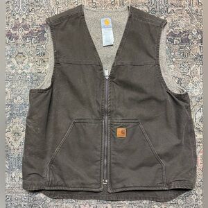Carhartt vest in brown men’s size XL used. Pit to Pit  24
Length 26
